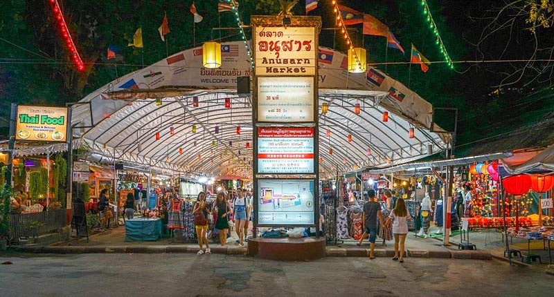 Hòa mình vào sức sống rực rỡ của Chiang Mai Night Bazaar