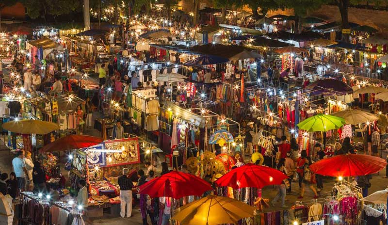 Hòa mình vào sức sống rực rỡ của Chiang Mai Night Bazaar