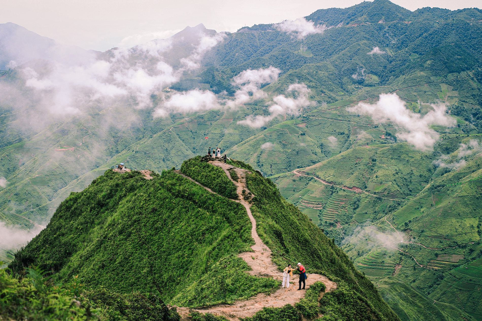 Sống lưng khủng long Tà Xùa – Biển mây huyền ảo