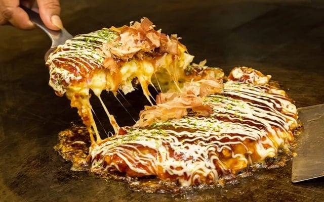 Okonomiyaki – Hương vị độc đáo của bánh xèo Nhật Bản