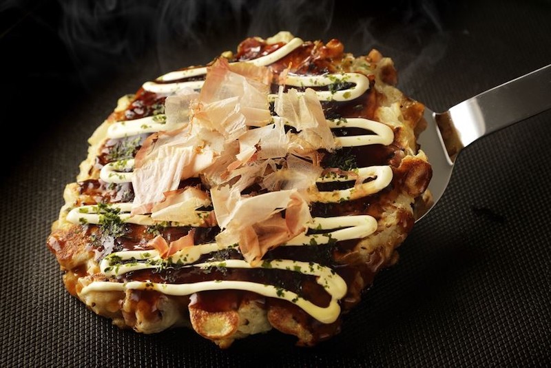 Okonomiyaki – Hương vị độc đáo của bánh xèo Nhật Bản