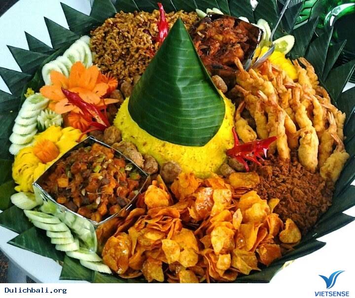 Tumpeng - Món Cơm Truyền Thống