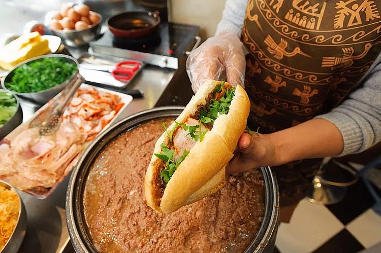 Bánh Mì – Món Ăn Đường Phố Huyền Thoại