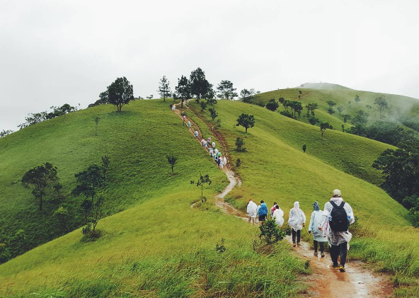 Trekking tại Vịnh Hạ Long - Khám phá hòn đảo hoang sơ