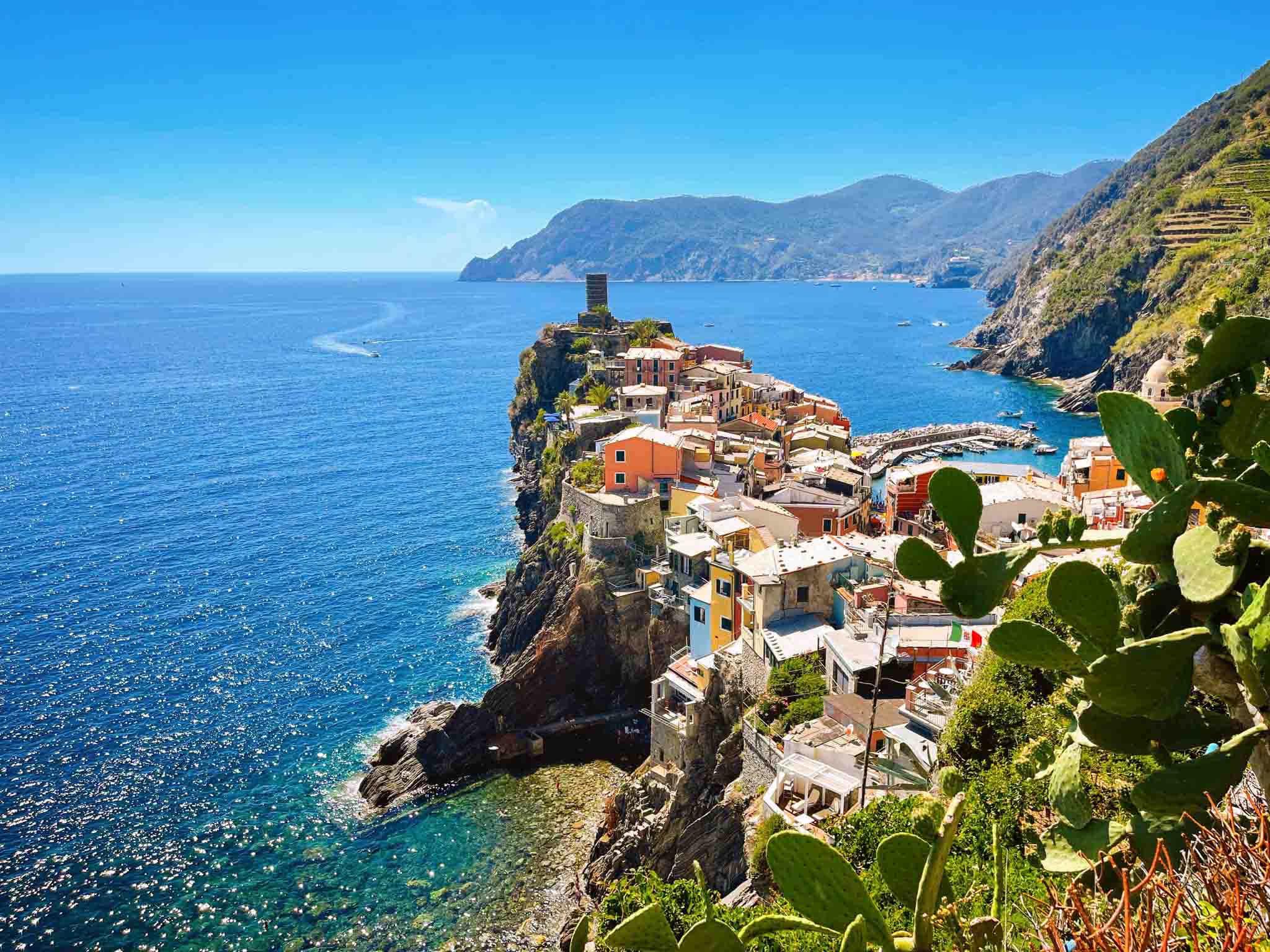 Khám Phá Vernazza và Monterosso al Mare