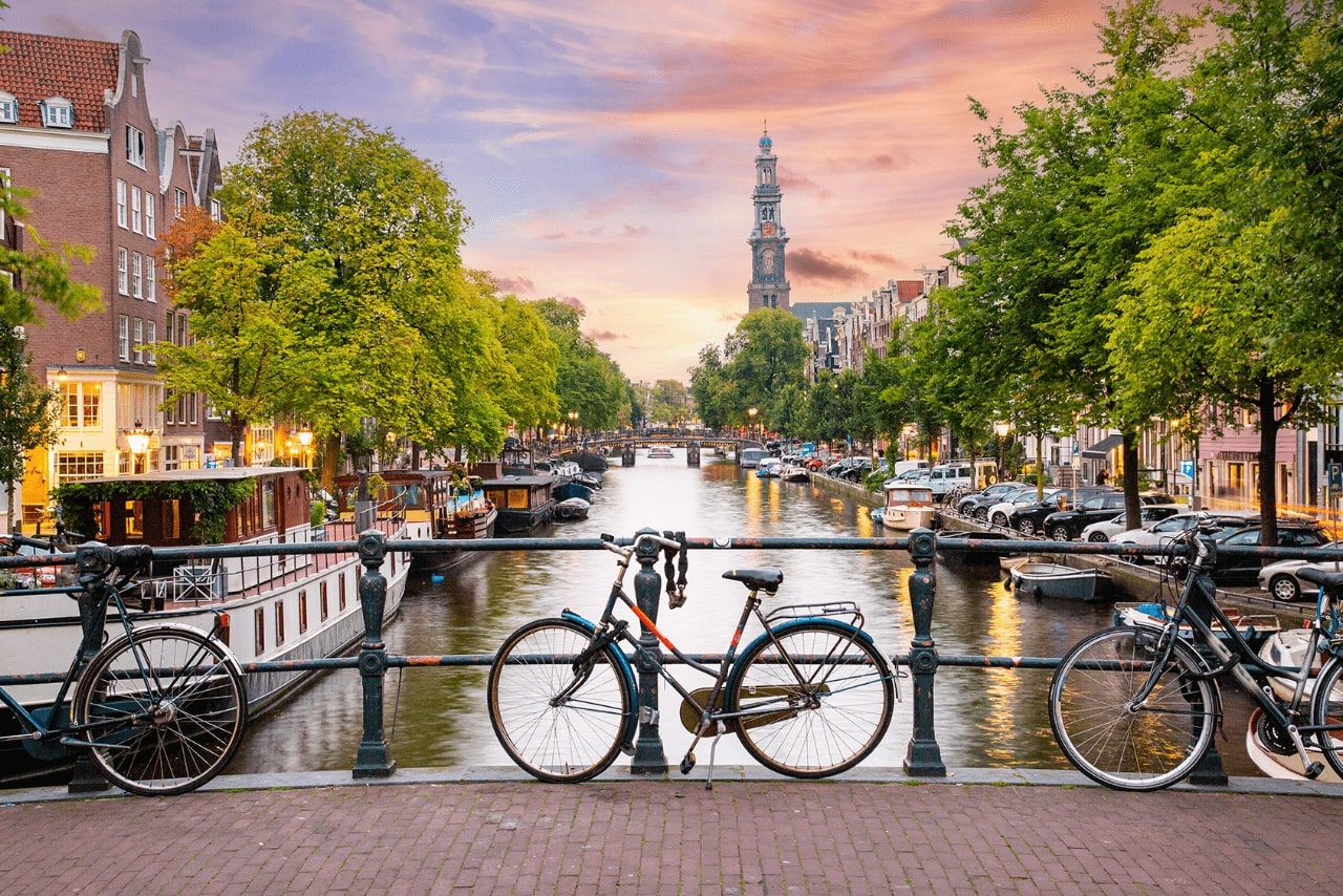 Tại sao Amsterdam là thành phố lý tưởng để đi xe đạp?