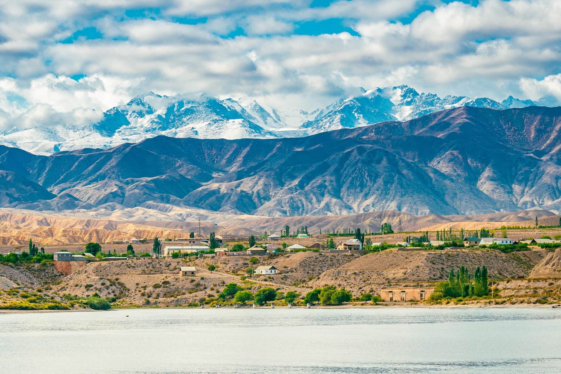 Hồ Issyk-Kul – Viên Ngọc Xanh Của Kyrgyzstan