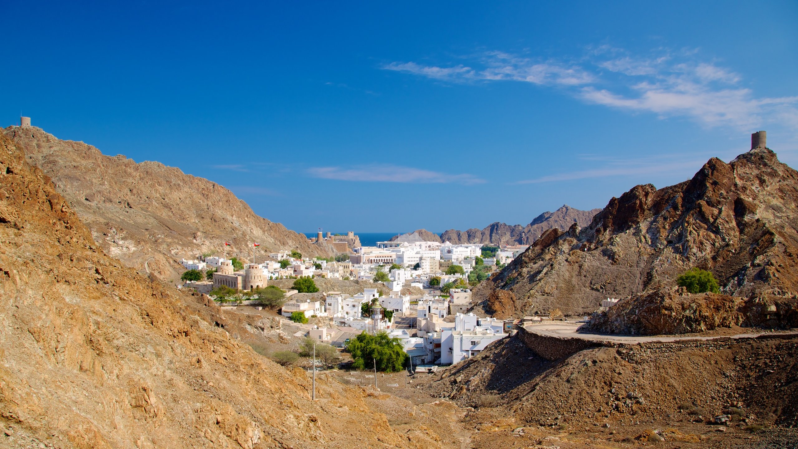 Jebel Akhdar: Đỉnh Núi Xanh Tươi Của Oman